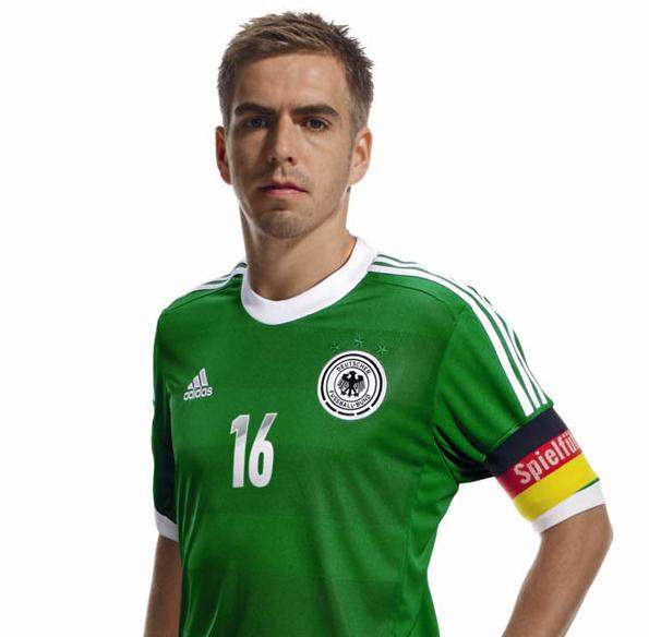 世界のサッカー情報 ドイツ代表の新ユニフォームが発表